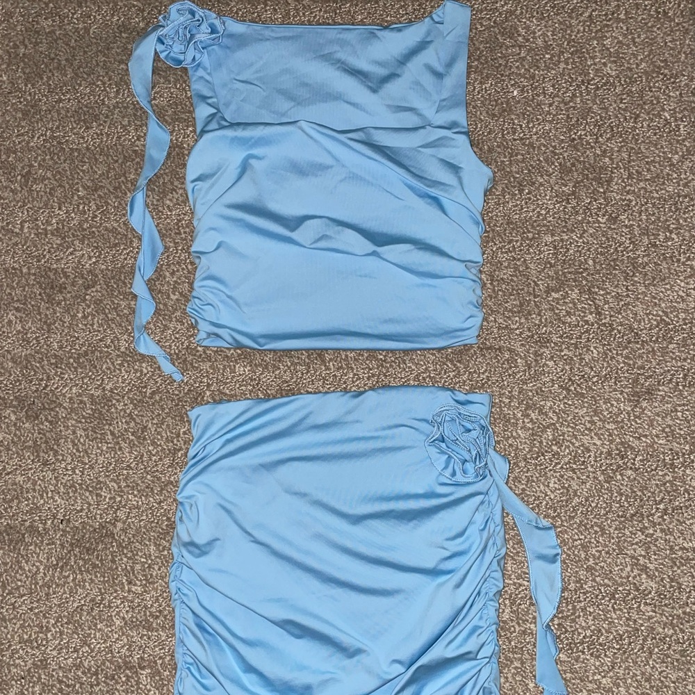 Woman’s 2 piece crop top and skirt set